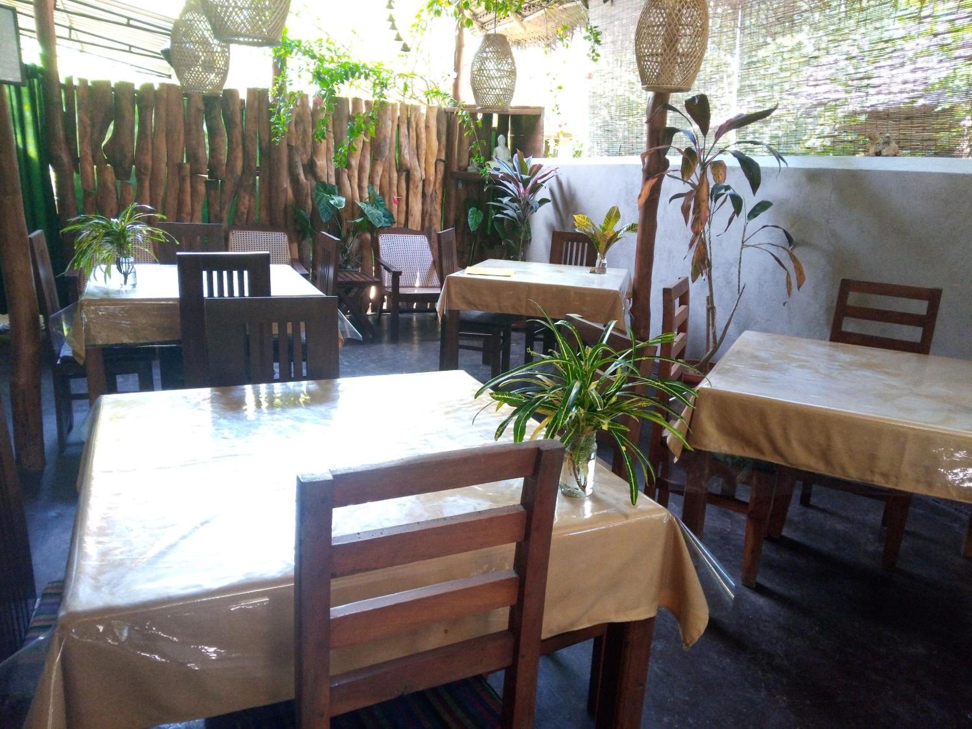 Sansala Guesthouse & Restaurant Tangalle Exterior photo