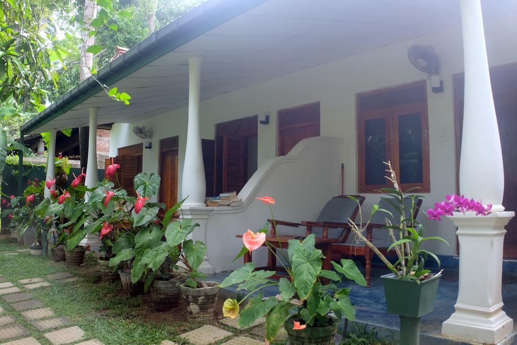 Sansala Guesthouse & Restaurant Tangalle Exterior photo